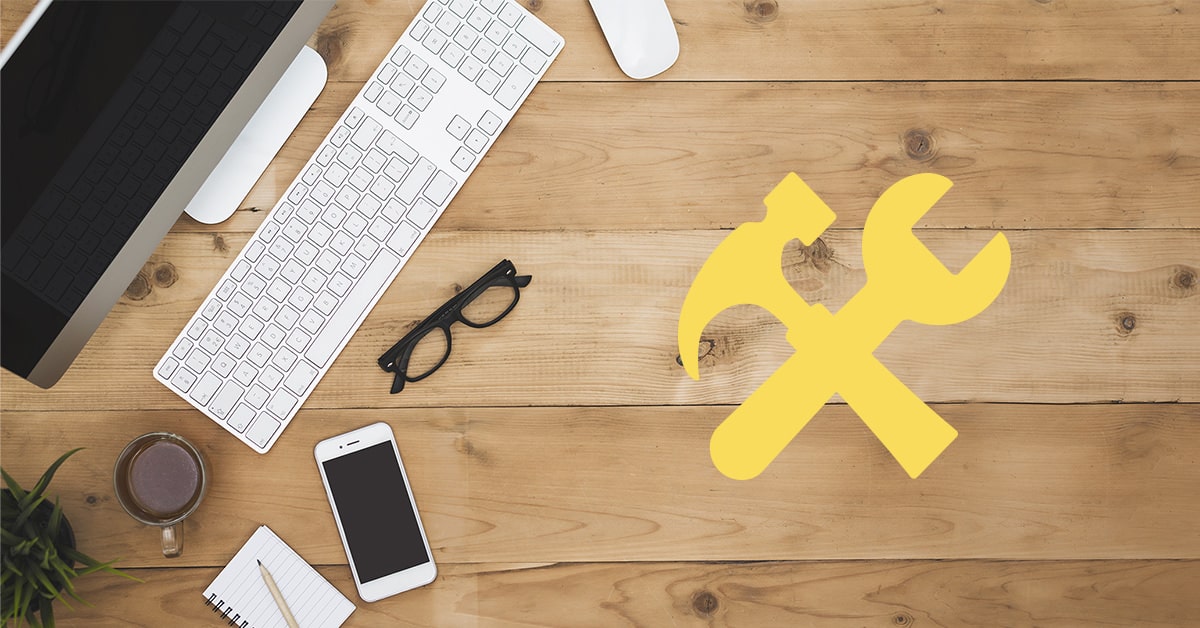 best social media tools text on wooden desk